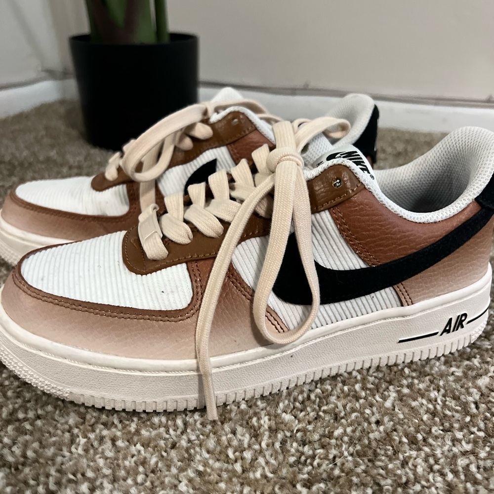 Nike Airforce 1 low ‘07- women’s size 6, good condition